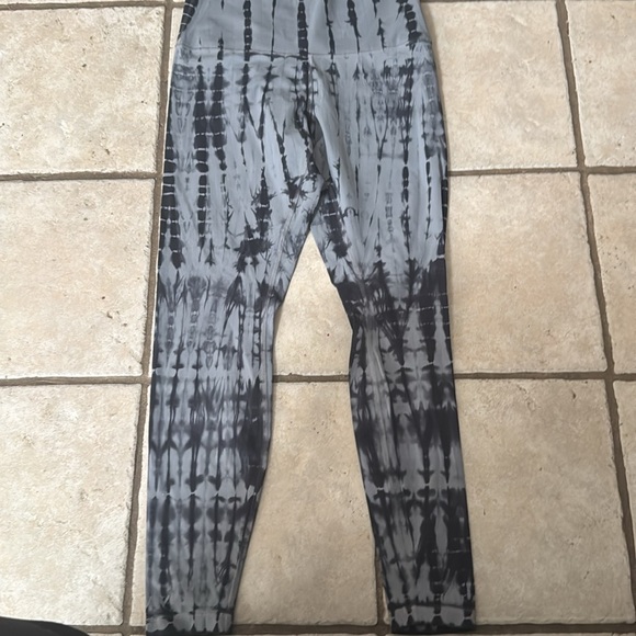 Lululemon - Picture 3 of 5